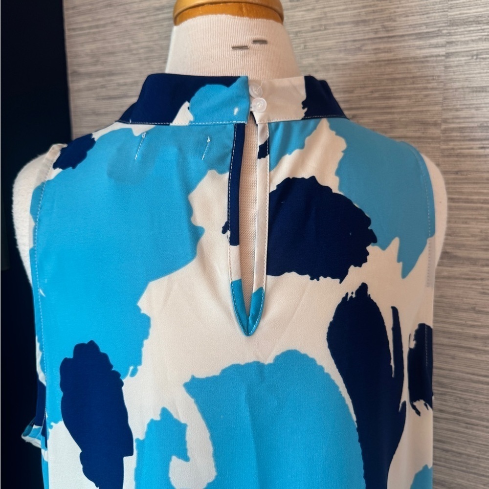 Mud Pie Light Blue/navy floral sleeveless dress. Slits on side.keyhole back Sz L - Picture 6 of 9